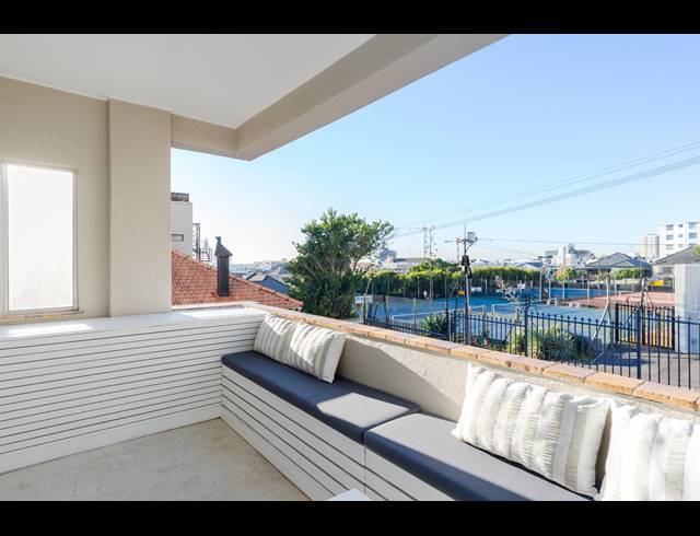 2 BEDROOM APARTMENT FOR SALE IN BANTRY BAY